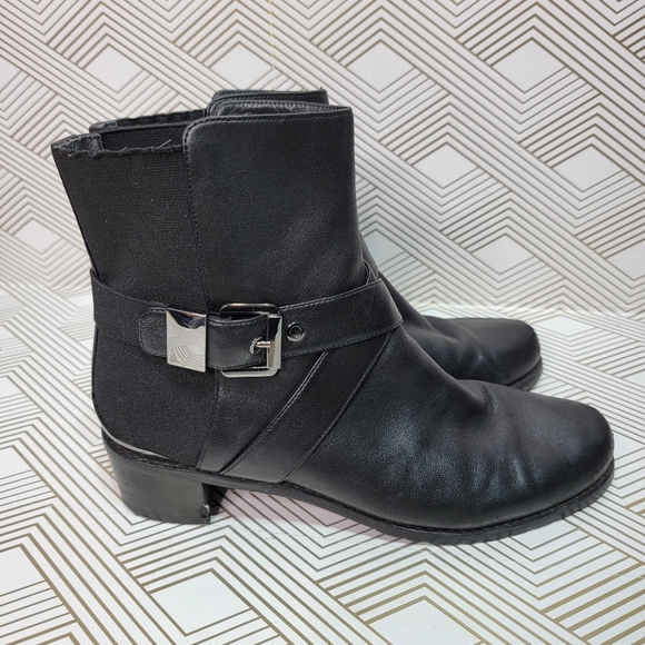 Stuart Weitzman MANLOW Black Leather Ankle Bootie Salon Boots Women's Size 9M. - Picture 2 of 10